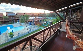 Chalé Aconchegante com Vista para Piscina